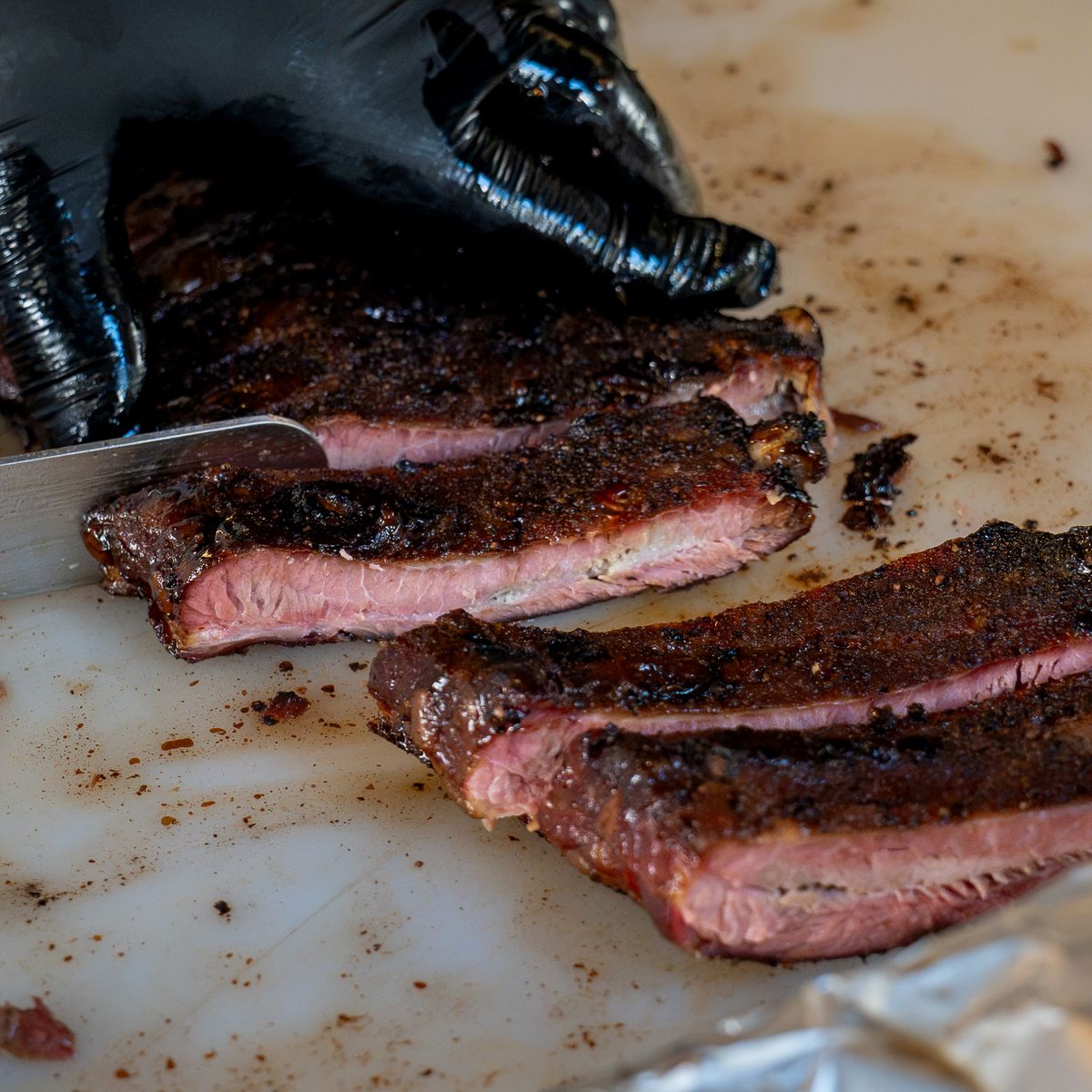 St. Louis ribs sliced on the cutting board